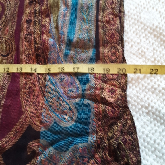 Multi Colored Paisley Pashmina - Picture 4 of 4